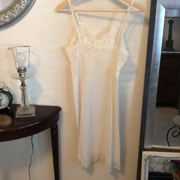 Vintage Vanity Fair Creamy White Slip       Size 34 - Picture 5 of 13